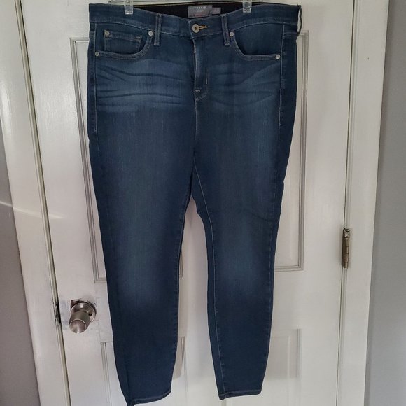 Torrid EUC Women's Plus Size 18 Short Sky High Skinny Premium Stretch Dark Jean - Picture 3 of 12